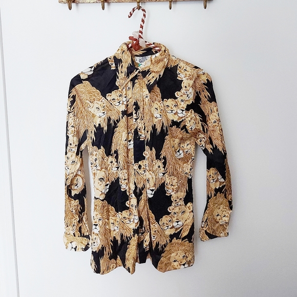 Vintage | second skin button down with lion print